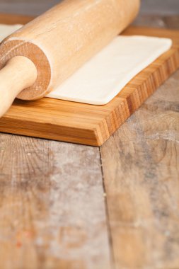 Taze hamur pişmeye hazır.