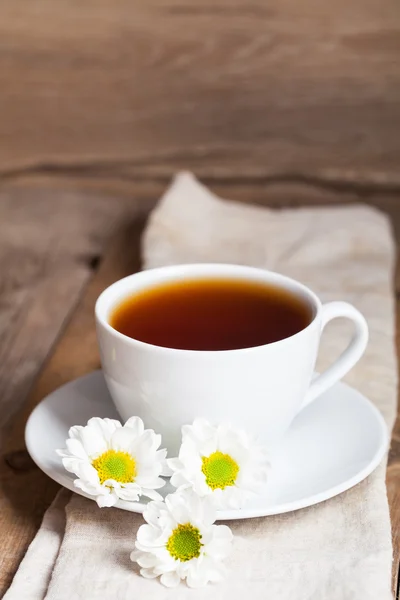 Herbal tea with chamomile — Stock Photo, Image