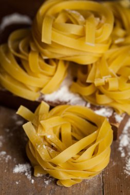 Ev yapımı pişmemiş makarna