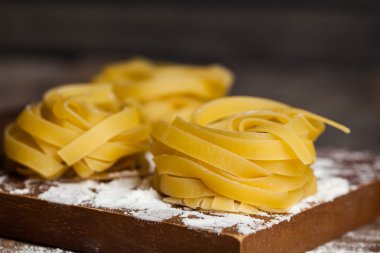 Ev yapımı pişmemiş makarna