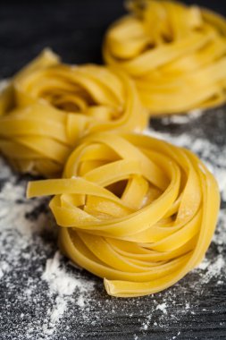 Ev yapımı pişmemiş makarna