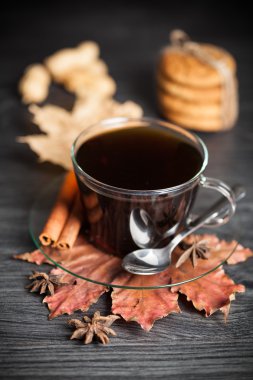 Bir fincan sıcak çay.