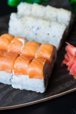 Somon suşi roll