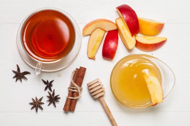 Çay, elma ve bal