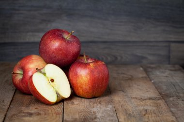 Olgun taze kırmızı elmalar