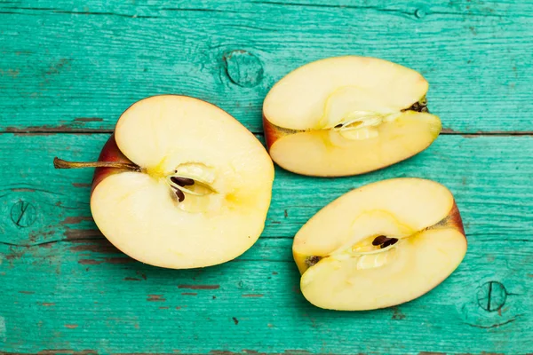 Red apple slices — Stock Photo, Image