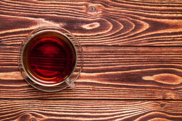 Tasse Tee auf einem Holztisch — Stockfoto