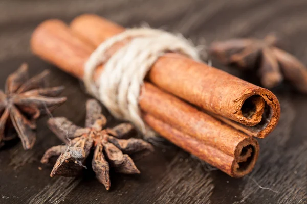 Cinnamon sticks and star anise — Stock Photo, Image