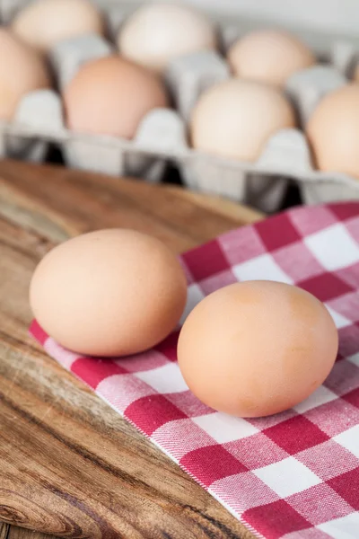 Pollo uova fresche marroni — Foto Stock