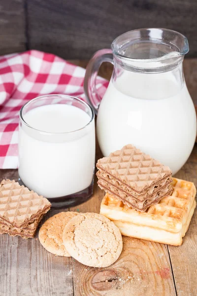 Cookies σε ξύλινο φόντο — Φωτογραφία Αρχείου