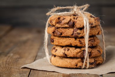 Çikolata parçacıklı kurabiye.