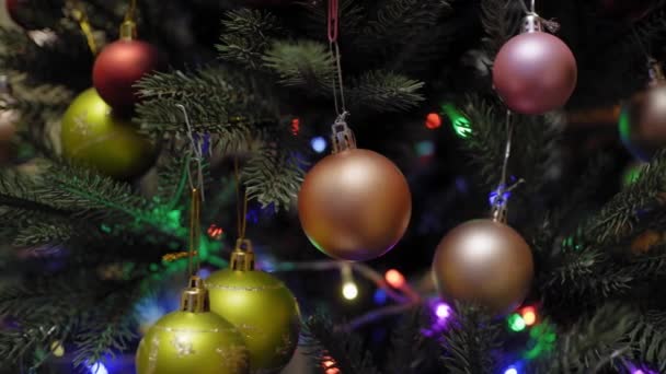 El juguete del árbol de Navidad de las decoraciones, foco suave — Vídeo de stock
