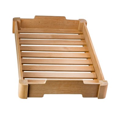 Mal ve ürünleri depolamak ve taşımak için kahverengi ahşap bir kutu. Beyaz izole arkaplan