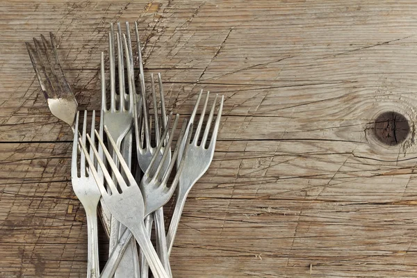 Ahşap masa retro alüminyum yığını çatal