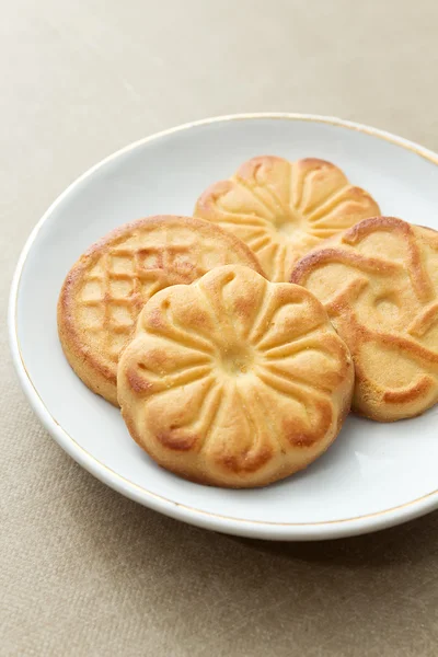 Biscoitos em uma chapa — Fotografia de Stock