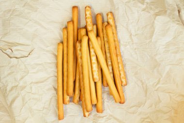 Breadsticks grisini kağıt üzerinde