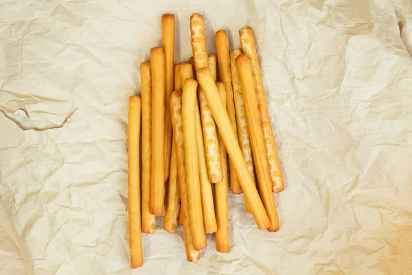 Breadsticks grissini sobre papel — Fotografia de Stock