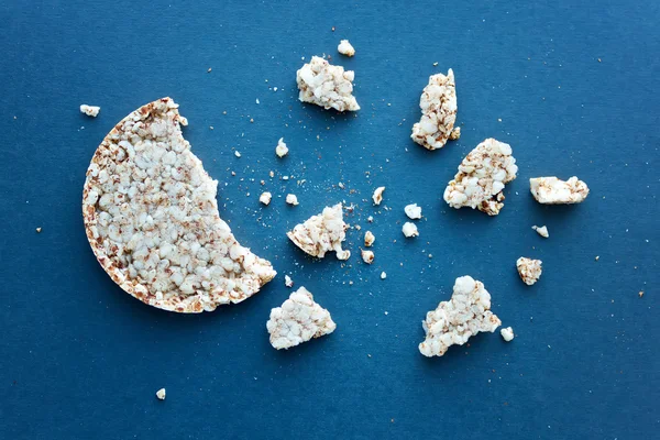 Pane e briciole di grano rotondo — Foto Stock