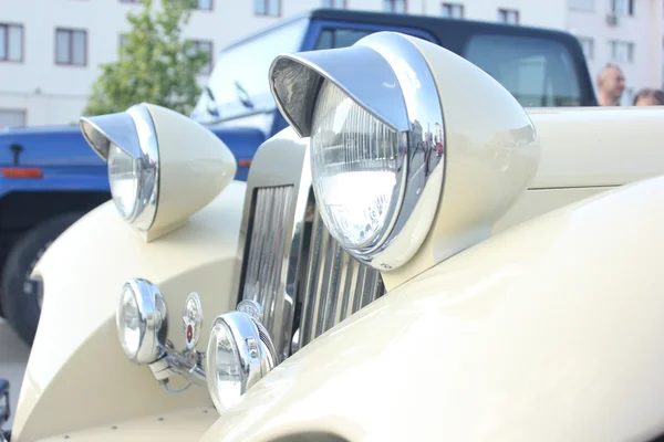 Παλιά τα μεγάλα φώτα αυτοκινήτου — Φωτογραφία Αρχείου
