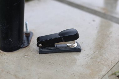 Kağıt zımba aracı, ofis nesnesi