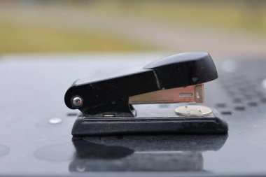 Kağıt zımba aracı, ofis nesnesi