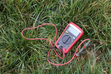 Elektrik güvenliği için çokölçer aracı