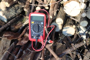 Elektrik güvenliği için çokölçer aracı