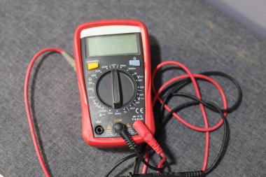 Elektrik güvenliği için çokölçer aracı