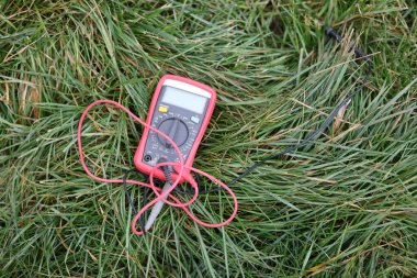 Elektrik güvenliği için çokölçer aracı