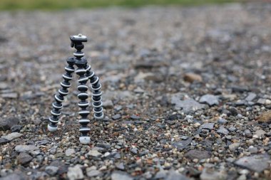 Mini esnek bir kamera tripodu, fotoğrafçılar ya da film yapımcıları ekipmanı.