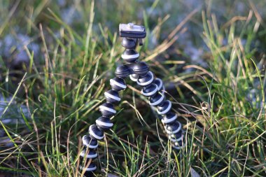 Mini esnek bir kamera tripodu, fotoğrafçılar ya da film yapımcıları ekipmanı.