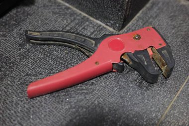 Kablo Striptizci Düz Kablolar, Elektrikçi sapı aracı