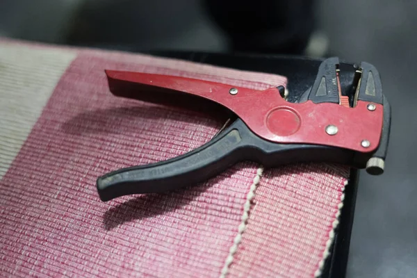 Kablo Striptizci Düz Kablolar, Elektrikçi sapı aracı