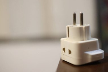 Avrupa elektrik prizi adaptörü ve seyahat için uluslararası prize soket aygıtı