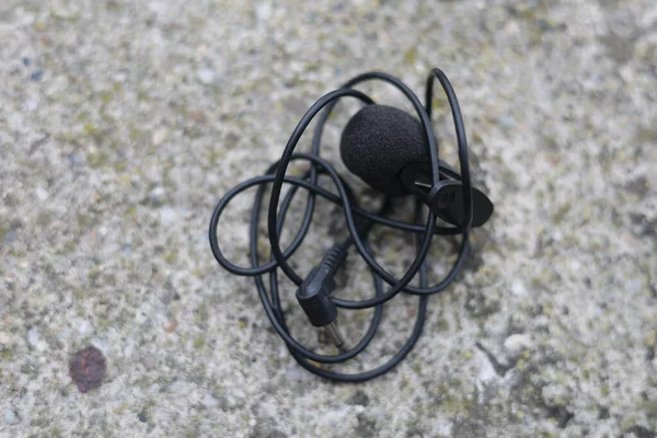 Klipsli mikrofon, kablolu yaka mikrofon.