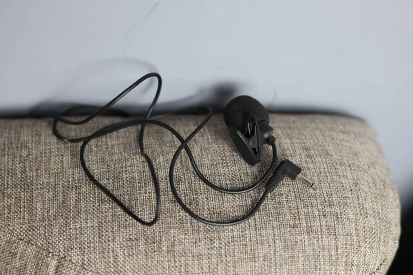 Klipsli mikrofon, kablolu yaka mikrofon.