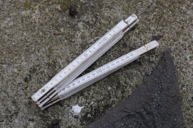 Eski kullanılmış ahşap marangozluk ölçüm aracı