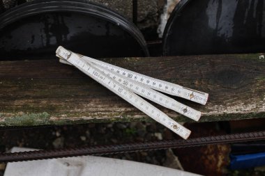 Eski kullanılmış ahşap marangozluk ölçüm aracı