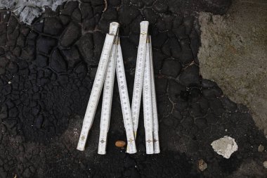 Eski kullanılmış ahşap marangozluk ölçüm aracı