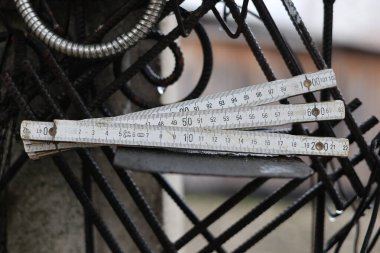 Eski kullanılmış ahşap marangozluk ölçüm aracı