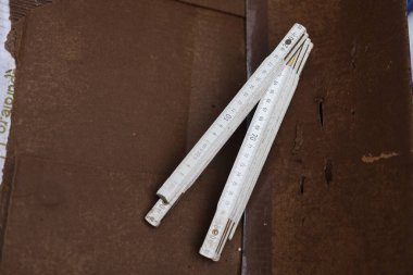 Eski kullanılmış ahşap marangozluk ölçüm aracı