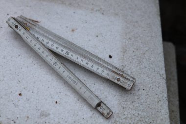 Eski kullanılmış ahşap marangozluk ölçüm aracı