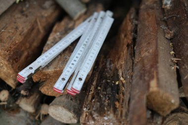 Eski kullanılmış ahşap marangozluk ölçüm aracı