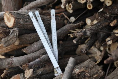 Eski kullanılmış ahşap marangozluk ölçüm aracı