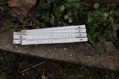 Eski kullanılmış ahşap marangozluk ölçüm aracı