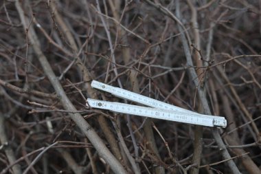 Eski kullanılmış ahşap marangozluk ölçüm aracı