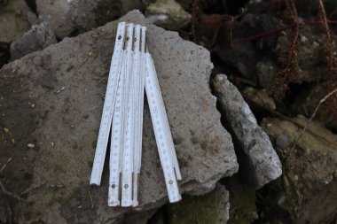 Eski kullanılmış ahşap marangozluk ölçüm aracı