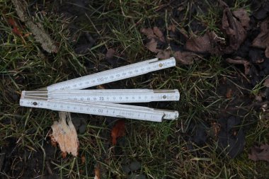 Eski kullanılmış ahşap marangozluk ölçüm aracı