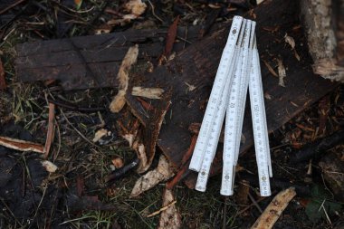 Eski kullanılmış ahşap marangozluk ölçüm aracı