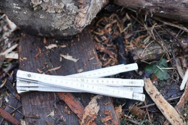 Eski kullanılmış ahşap marangozluk ölçüm aracı